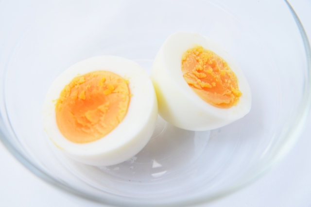 ゆで卵に塩味のつけ方は殻付きでも簡単 半熟卵の賞味期限は 主婦の生活ブログ